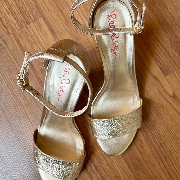 Lilly Pulitzer Gold and Cream Wedges - Picture 4 of 7